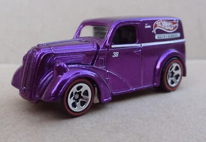 Hot Wheels Cool Classics - Ford Popular / Anglia Panel van - spectraflame purple - Picture 1 of 9