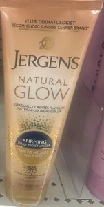 JERGENS NATURAL GLOW + STRAFFENDE TÄGLICHE FEUCHTIGKEITSCREME HELLER BIS MITTLERER HAUTTON - Bild 1 von 2