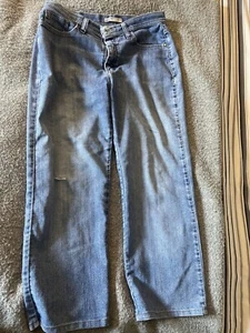 Lee Classic Fit Women's size 10P Medium Wash Blue Denim Jeans! - Picture 1 of 5