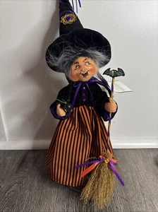 Bruja de Halloween Annalee con escoba y araña nueva con etiquetas - Imagen 1 de 7