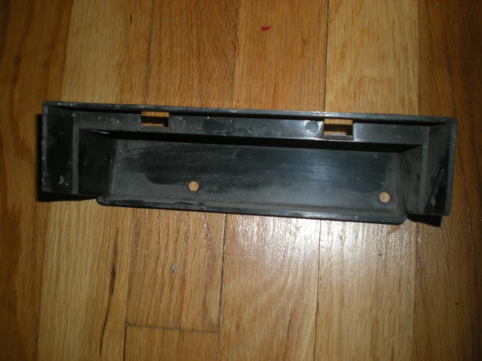 NOS 1982 1983 FORD COMPARTIMENTO PORTA-LUVAS ESCOLTA - Imagem 1 de 2