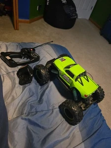 Maisto RC Rock Crawler Extreme with Independent Suspension Radio Control Vehicle - Picture 1 of 1