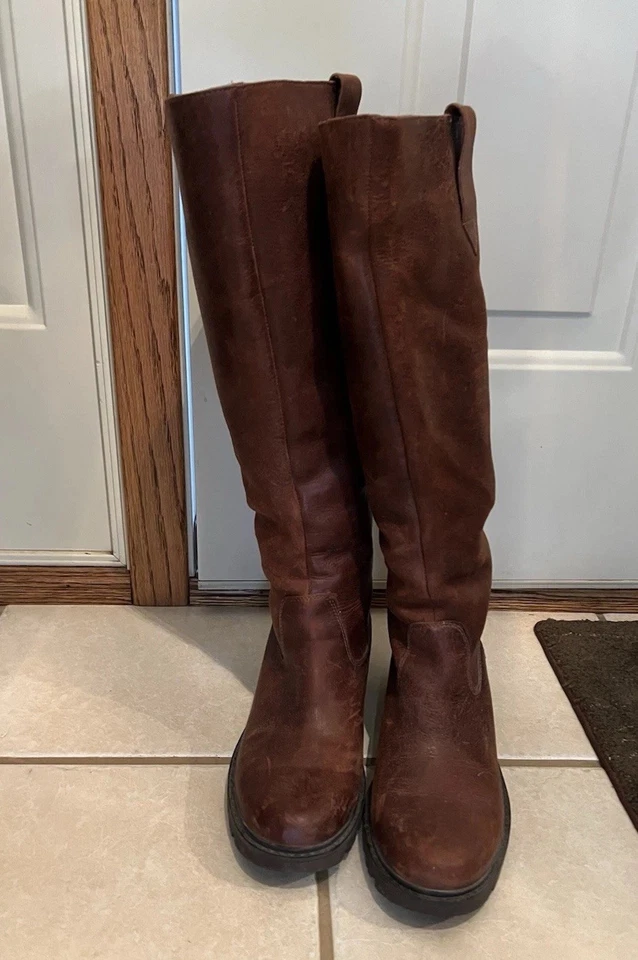 Women’s Rockport Brown leather boots size 8 1/2, Excellent Condition - Image 1 of 4