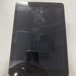 Apple iPad Air A1475 Cracked Screen *PLEASE READ DESCRIPTION* - Picture 1 of 4