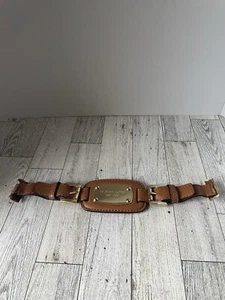 Cinturón Michael Kors tono dorado herrajes de metal repuesto logotipo MK como monograma - Imagen 1 de 9