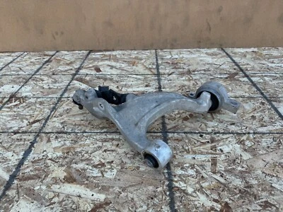 NISSAN 370Z 2009-2021 OEM PASAJERO DELANTERO DERECHO BRAZO DE CONTROL INFERIOR MONTAJE TRACCIÓN TRASERA Foto 1 de 4