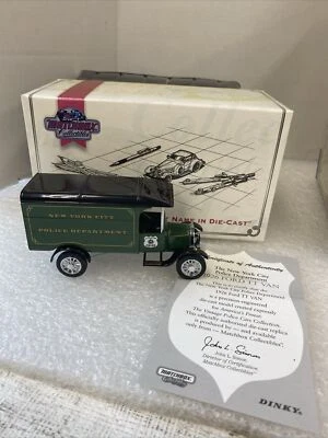 Caja de cerillas coleccionables DYM38024 1926 Ford Modelo T Furgoneta The New York City Police Foto 1 de 4