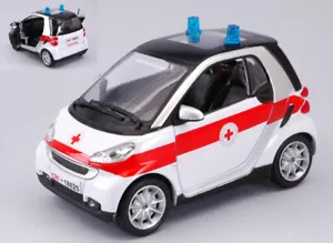 Smart Fortwo Croce Rossa Italiana 1:24 Model NEW RAY - Foto 1 di 1