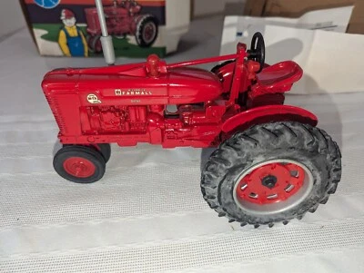 Ertl Toy Farmer Farmall McCormick Tractor MiB (nds cleaning) Diecast 1:16 - Image 1 of 4