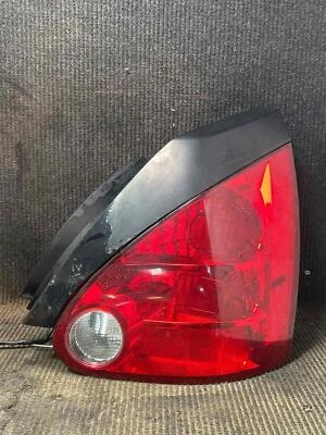 Fits 2004-08 NISSAN MAXIMA Right Tail Light OEM:265207Y025 - Image 1 of 4