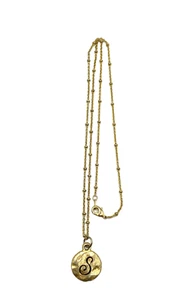 Collana ciondolo moneta martellata testurizzata iniziale S tono oro vintage 18" - Foto 1 di 24