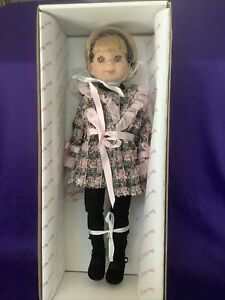 RARE BETSY MCCALL DOLL, TOUCH OF LUXE, BY TONNER, 14 IN. PORCELAIN. ORG.BOX.(697