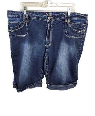 Bermudas de mezclilla azul oscuro Angels para mujer talla grande 24 Foto 1 de 4
