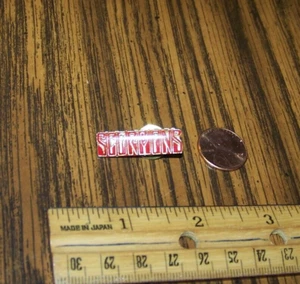 Pin ""Scorpions"" vintage de 1980 (alfiler pequeño) - Imagen 1 de 2