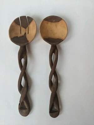 Деревянная резная салатная ложка и вилка с плетеными витыми ручками сервировочный набор - Изображение 1 из 4