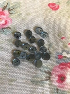 17 kleine Vintage Rauchglas Knöpfe 2 Loch Befestigung 5 mm - Bild 1 von 2