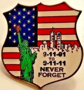 9-11-01 to 9-11-11 NEVER FORGET MEMORIAL SHIELD/STATUE OF LIBERTY LAPEL/HAT PIN - Imagen 1 de 1