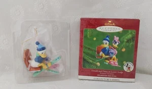 Adorno Hallmark Keepsake Donald y Daisy en Lovers' Lodge - Imagen 1 de 5