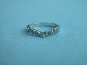 NEU 9 KT WEISSGOLD + 0,15 KT RUNDER DIAMANT QUERLENKER HALB ETERNITY RING GRÖSSE L - Bild 1 von 12