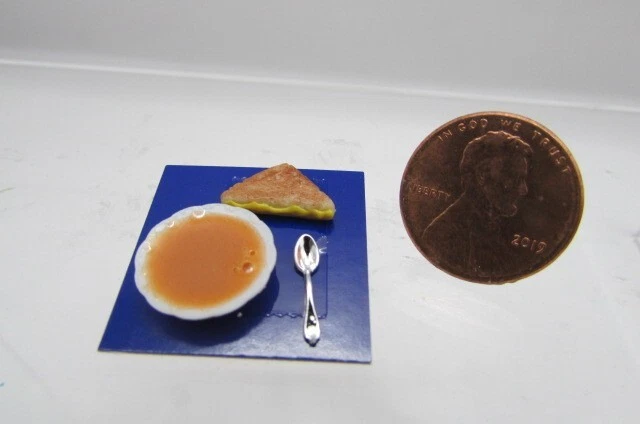 Queso a la parrilla miniatura para casa de muñecas con sopa de tomate y sopa MUL8000 Foto 1 de 1