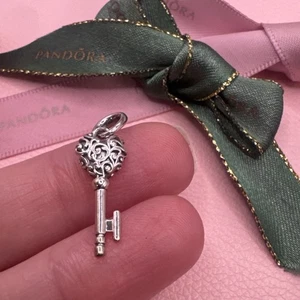 Pandora Pendant, Regal Key, #397725 Authentic Ale 925 - Picture 1 of 7