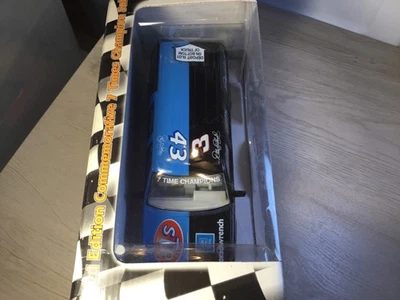 XRARE Дейл Эрнхардт и Ричард Петти 7 и 7 памятный пригородный грузовик банк - Изображение 1 из 4