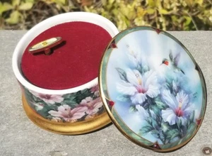 THE RUBY-THROATED HUMMINGBIRD MUSIC BOX~1ST ISSUE~1994~LENA LIU~73111 WORKS 3.5" - Picture 1 of 13