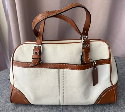 Bolso de hombro Coach Hampton Doctors Satchel estilo cuero blanco y tostado F11198 Foto 1 de 4