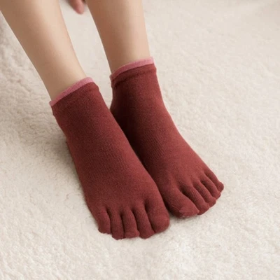 Calcetines deportivos antideslizantes de yoga de cinco punteras para ballet fitness de algodón para mujer Foto 1 de 4