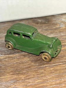 Tootsietoy #0111 1935 FORD SEDAN green diecast w/white rubber tires ORIGINAL - Picture 1 of 6