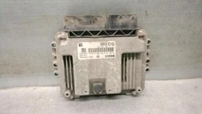 55198921 centralita motor uce para OPEL ASTRA H GTC (A04) 1.9 CDTI 2005 5543917 - Immagine 1 di 4