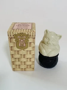 Vintage Avon “White Cat” Field Flowers Cream Sachet Decanter Filled - Picture 1 of 4