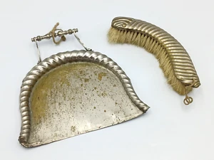 Antikes Tischkehrset  2 - Teilig Krümel Besen und Schaufel,  Metall,  Art Deco  - Bild 1 von 15