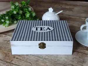 Caja de té decorada a cuadros de búfalo blanco y negro. Caja de almacenamiento de bolsas de té de madera. - Imagen 1 de 14