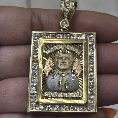 Colgante grande de oro de 14k Malverde Sinaloa de 2 pulgadas de largo  Foto 1 de 4