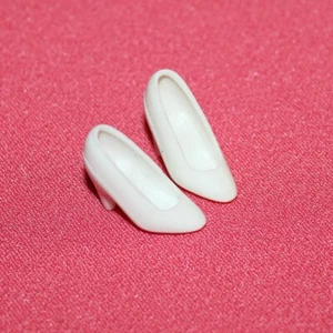 Paire de chaussures / escarpins blancs poupée Barbie Mattel vintage - Picture 1 of 1