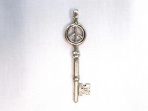 HIPPIE PEACE SIGN SYMBOL TOPPER SKELETON KEY USA PEWTER PENDANT ADJ NECKLACE - Picture 1 of 1
