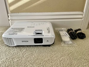 Epson VS250 3LCD Portable Projector 3200 Lumens HDMI HD, 35 Hours on lamp - Picture 1 of 8