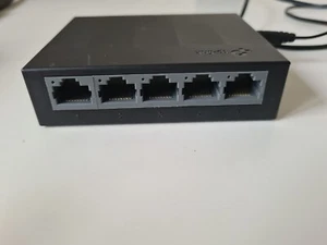 TP-Link LS1005G 5-Port Gigabit Ethernet Switch/Hub, Plastic Case - Picture 1 of 4