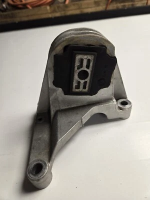 Brazo de par de montaje superior del motor Volvo S80 V70 2004-2006 30680770 OEM Foto 1 de 4