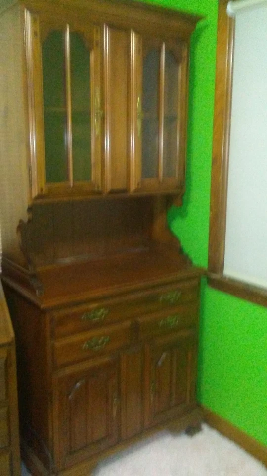 Armario de cocina de arce, 2 piezas con estante de cristal e iluminación interior Foto 1 de 1