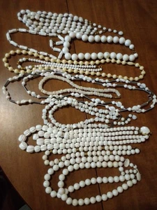 11 Vintage weiß gemischt Halskette Sgl Dbl Tri Strang Perlen Posten Lisner W Germ unsigniert - Bild 1 von 21