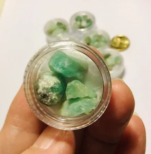 AUSTRALIAN EMERALD SPECIMENS 100% NATURAL FOR KIDS, GIFTS, TOURIST - Picture 1 of 2