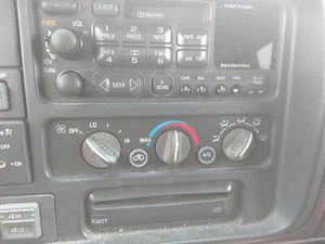 98 CHEVY PICKUP 1500 Heater A/c Control Ac W/o Rear Defrost - Picture 1 of 1