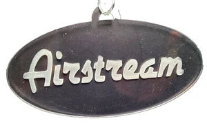 Remolque Airstream vintage grabado con láser acrílico adorno de Navidad - Imagen 1 de 3
