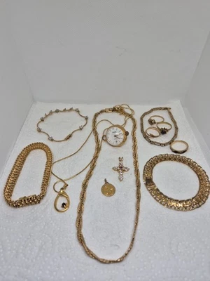 Lot Bijoux Vintages et/ou Ancien Plaqué OR  - Immagine 1 di 4