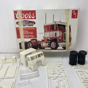 AMT # 5105 1/25 Coors White Freightliner Dual-Drive Tractor Truck 1970’s Parts - Picture 1 of 5