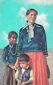 American Indian Mother & Children Postcard - Picture 1 of 2
