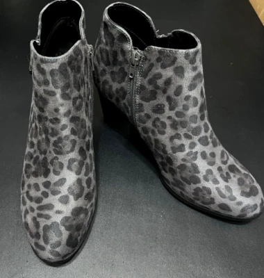 Style & Co BOTAS TOBILLO 9M Negro Gris Estampado Animal Tacón 2.5" Cremallera Lateral NUEVAS Foto 1 de 4