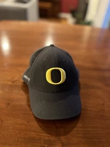Nike Oregon Ducks Dri Fit Legacy 91 Swoosh eng anliegende Mütze grau Erwachsene - Bild 1 von 7
